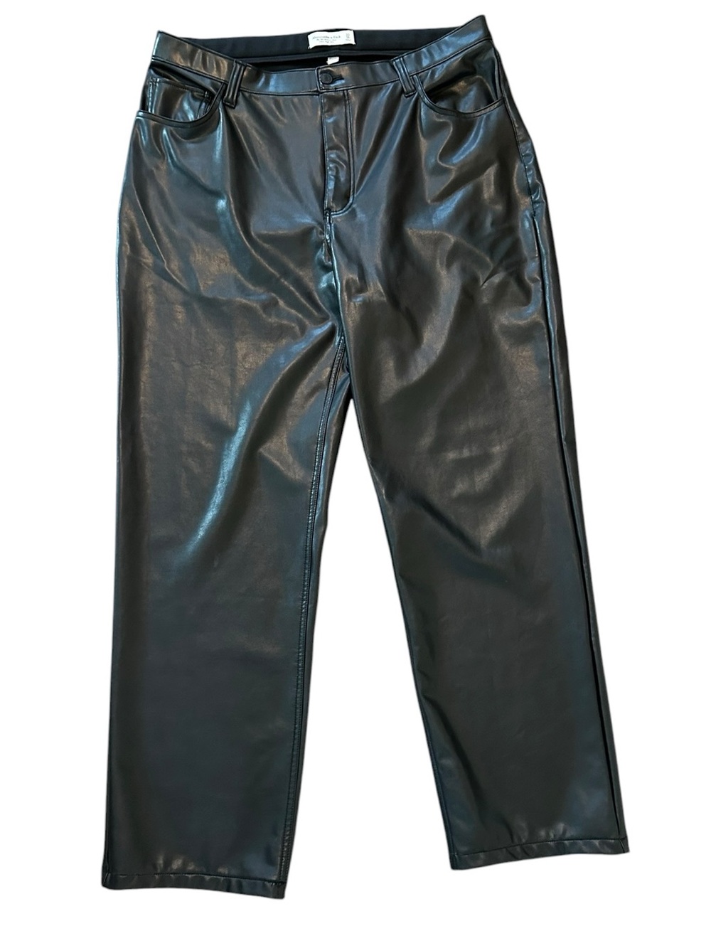 Abercrombie & Fitch The 90’s Relaxed Jean Ultra High Rise black faux leather 16L